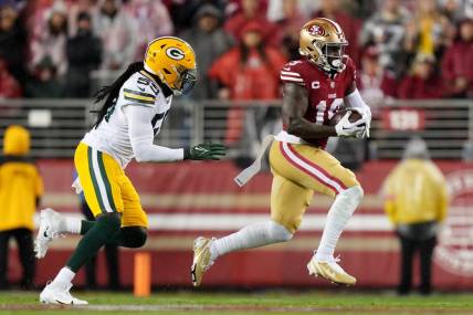 January 20, 2024; Santa Clara, CA, USA; San Francisco 49ers wide receiver Deebo Samuel (19) runs against Green Bay Packers linebacker De'Vondre Campbell (59) during the first quarter in a 2024 NFC divisional round game at Levi's Stadium. Mandatory Credit: Kyle Terada-USA TODAY Sports