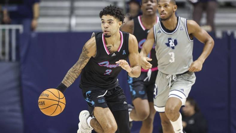 Jan 24, 2024; Houston, Texas, USA; Florida Atlantic Owls guard Nick Boyd (2) controls the ball during the first half against the Rice Owls at Tudor Fieldhouse. Mandatory Credit: Troy Taormina-USA TODAY Sports