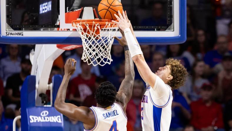 Jan 27, 2024; Gainesville, Florida, USA; Florida Gators center Micah Handlogten (3) dunks the ball against the Georgia Bulldogs during the first half at Exactech Arena at the Stephen C. O'Connell Center. Mandatory Credit: Matt Pendleton-USA TODAY Sports