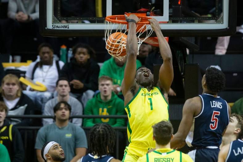 Oregon center N'Faly Dante dunks the ball as the Oregon Ducks host the Arizona Wildcats Saturday, Jan. 27, 2024 at Matthew Knight Arena in Eugene, Ore.