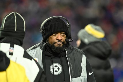 Exit stage left: Pittsburgh Steelers coach Mike Tomlin abruptly walks out of postgame press conference in silence