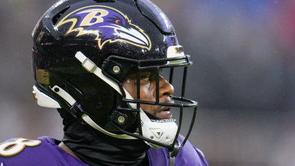 Who are the top 25 players left in the NFL playoffs? Our elite list begins and ends with a pair of Baltimore Ravens