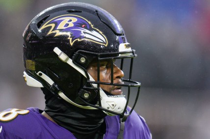 Who are the top 25 players left in the NFL playoffs? Our elite list begins and ends with a pair of Baltimore Ravens