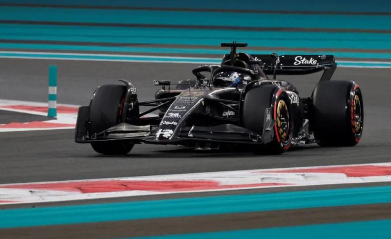 Valtteri Bottas in action during practice. Abu Dhabi Grand Prix - Yas Marina Circuit, Abu Dhabi, United Arab Emirates - November 24, 2023.