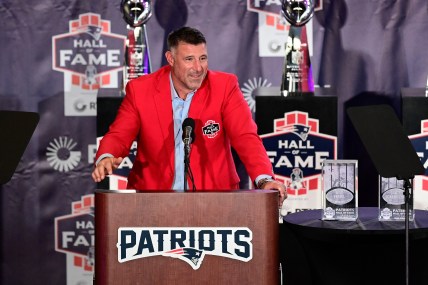 Mike Vrabel will reportedly leapfrog Jerod Mayo for New England Patriots job if Bill Belichick fired or traded
