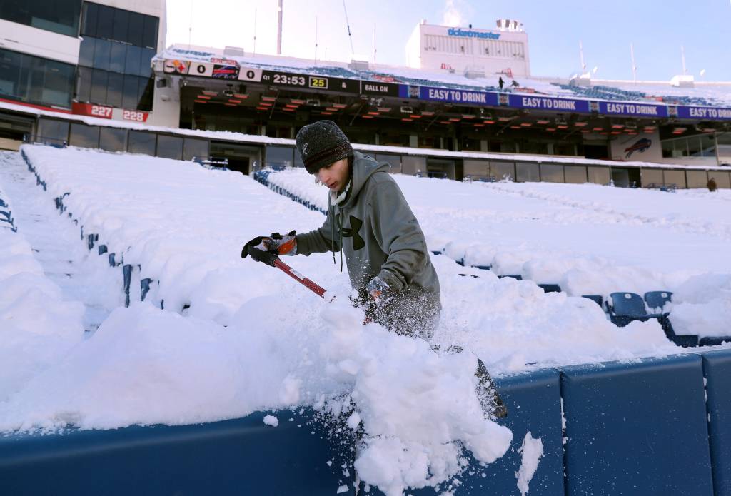 Fans Attending Pittsburgh Steelers Vs Buffalo Bills Nfl Playoff Game Digging For Their Seats In 9234