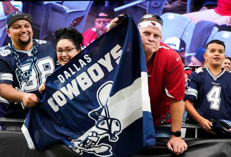 Mad rush by Dallas Cowboys fans as doors open for Sunday's NFL Playoff game