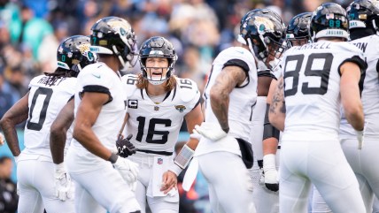 NFL world reacts to Trevor Lawrence, Jacksonville Jaguars laying a dud in must-win game