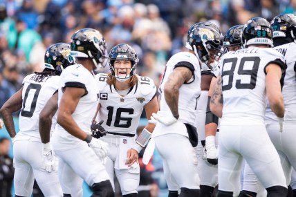 NFL world reacts to Trevor Lawrence, Jacksonville Jaguars laying a dud in must-win game