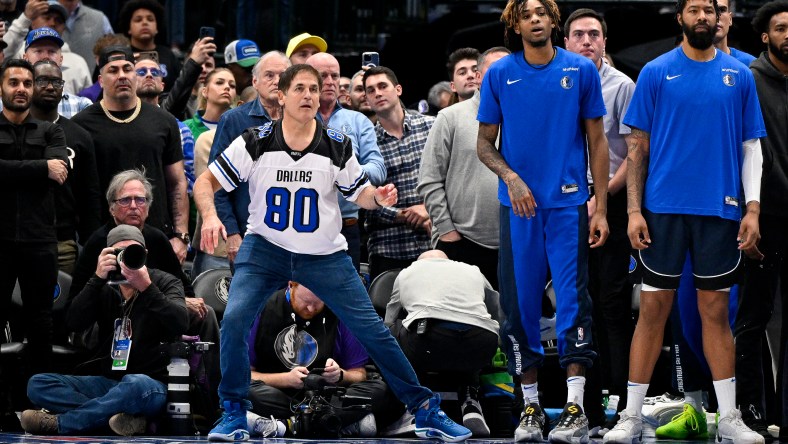 mark cuban: cuban at mavericks game