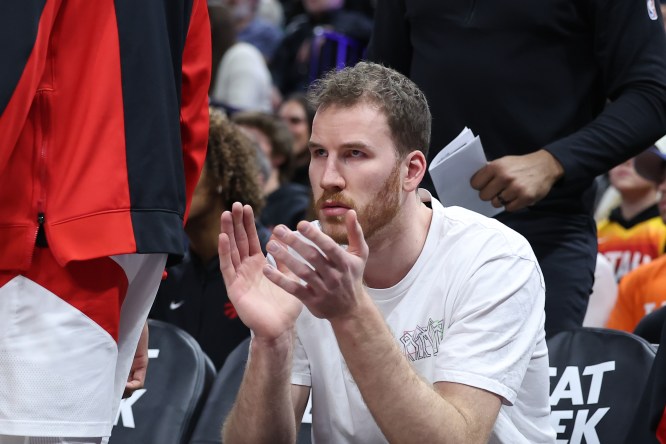 toronto raptors trade jakob poeltl