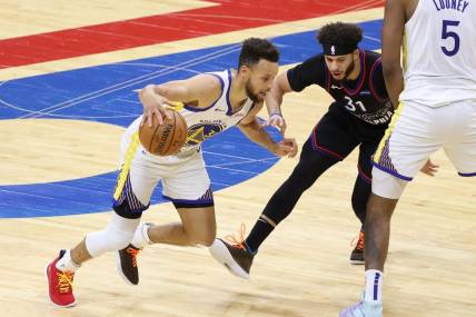 Apr 19, 2021; Philadelphia, Pennsylvania, USA; Golden State Warriors guard Stephen Curry (30) drives past Philadelphia 76ers guard Seth Curry (31) during the second quarter at Wells Fargo Center. Mandatory Credit: Bill Streicher-USA TODAY Sports