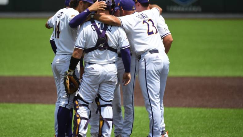 Jun 12, 2021; Nashville, TN, USA; East Carolina Pirates head coach Cliff Godwin (23) talks with his team on the mound during the ninth inning against the Vanderbilt Commodores in the Nashville Super Regional of the NCAA Baseball Tournament at Hawkins Field. Mandatory Credit: Christopher Hanewinckel-USA TODAY Sports