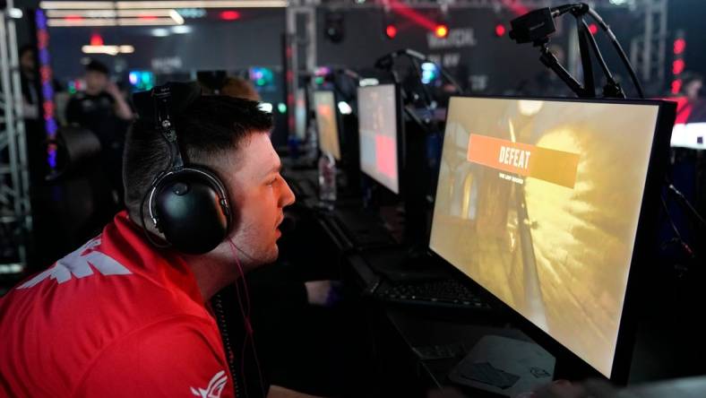 Trei Morris of the London Royal Ravens loses a round while playing against the LA Thieves during the Call of Duty League Pro-Am Classic esports tournament at Belong Gaming Arena in Columbus on May 6, 2022.

Call Of Duty Esports Tournament