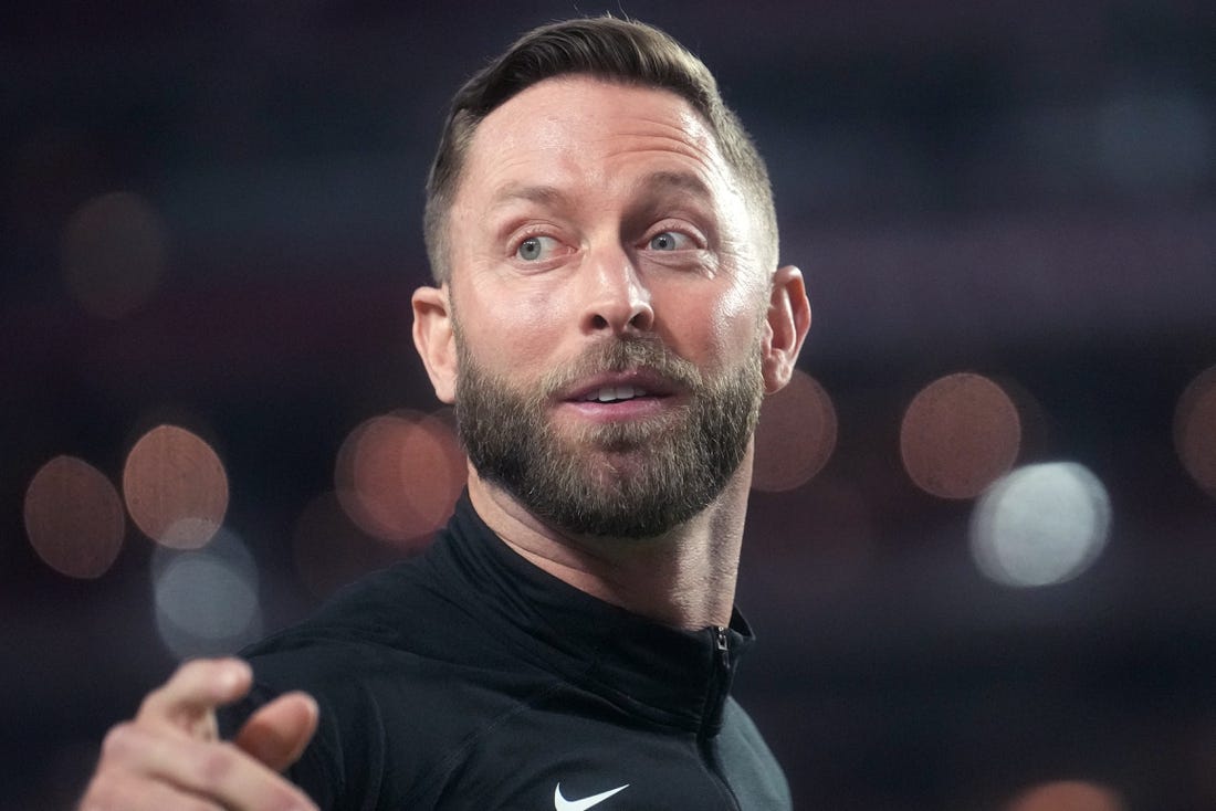 Dec 25, 2022; Glendale, Arizona, USA; Arizona Cardinals head coach Kliff Kingsbury takes the field before their game against the Tampa Bay Buccaneers at State Farm Stadium.

Nfl Tampa Bay At Cardinals