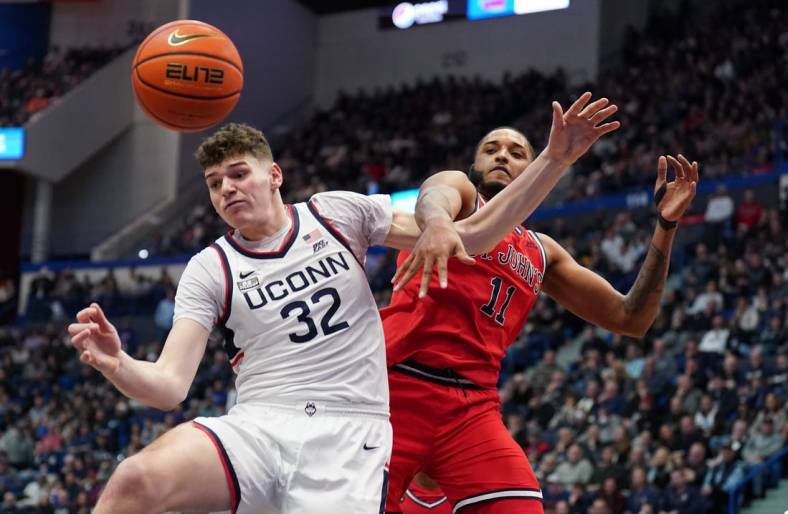 Jan 15, 2023; Hartford, Connecticut, USA; UConn Huskies center Donovan Clingan (32) and St. John's Red Storm center Joel Soriano (11) work for the ball in the second half at XL Center. Mandatory Credit: David Butler II-USA TODAY Sports