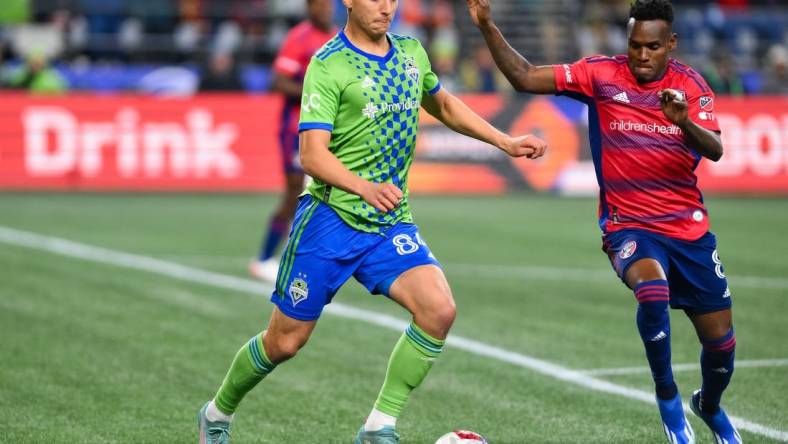 Nov 10, 2023; Seattle, Washington, USA; Seattle Sounders midfielder Josh Atencio (84) dribbles the ball as FC Dallas forward J  der Obrian (8) defends during the first half at Lumen Field. Mandatory Credit: Steven Bisig-USA TODAY Sports