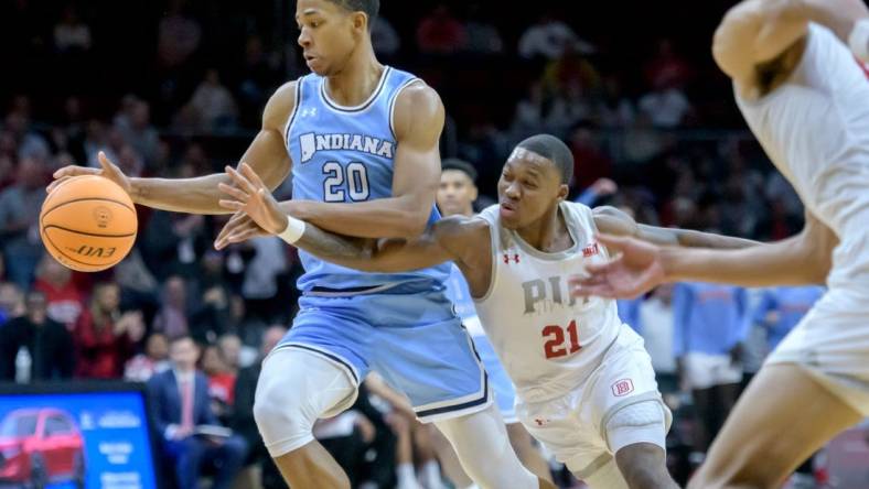 Bradley's Duke Deen (21) pressures Indiana State's Jayson Kent in the second half of the Braves' MVC basketball home opener Saturday, Dec. 2, 2023 at Carver Arena in Peoria. The Braves fell to the Sycamores 85-77.