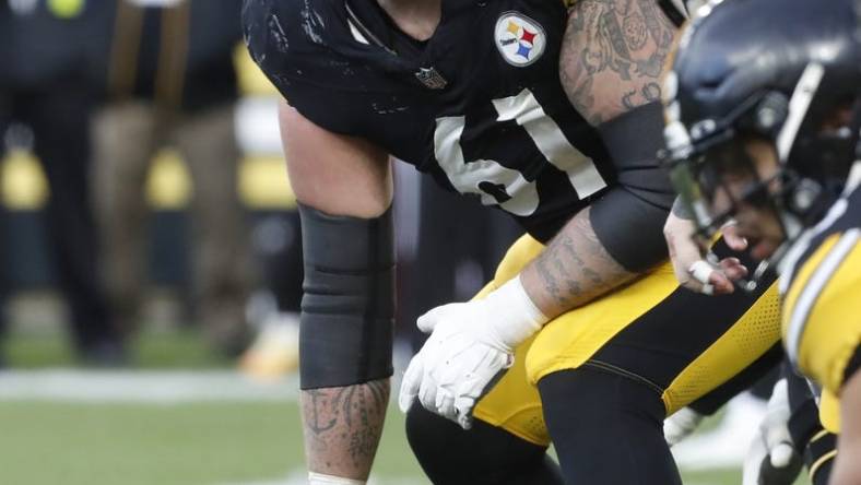 Dec 3, 2023; Pittsburgh, Pennsylvania, USA; Pittsburgh Steelers center Mason Cole (61) looks down the line of scrimmage against the Arizona Cardinals during the third quarter at Acrisure Stadium. Mandatory Credit: Charles LeClaire-USA TODAY Sports