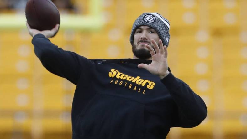 Dec 23, 2023; Pittsburgh, Pennsylvania, USA;  Pittsburgh Steelers quarterback Mitch Trubisky (10) warms up before the game against the Cincinnati Bengals at Acrisure Stadium. Mandatory Credit: Charles LeClaire-USA TODAY Sports