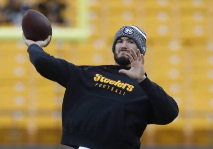 Dec 23, 2023; Pittsburgh, Pennsylvania, USA;  Pittsburgh Steelers quarterback Mitch Trubisky (10) warms up before the game against the Cincinnati Bengals at Acrisure Stadium. Mandatory Credit: Charles LeClaire-USA TODAY Sports