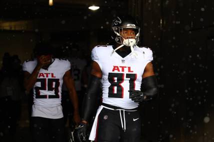 Dec 31, 2023; Chicago, Illinois, USA; Atlanta Falcons tight end Jonnu Smith (81) takes the field before the game against the Chicago Bears at Soldier Field. Mandatory Credit: Mike Dinovo-USA TODAY Sports