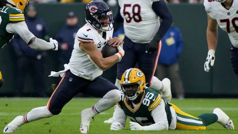 Chicago Bears quarterback Justin Fields (1) runs for q first down during the first quarter of their game against the Green Bay Packers Sunday, January 7, 2024 at Lambeau Field in Green Bay, Wisconsin.Mark Hoffman/Milwaukee Journal Sentinel