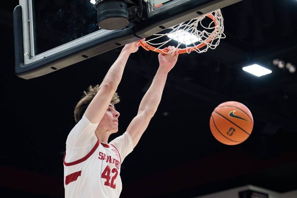 Jan 18, 2024; Stanford, California, USA; Stanford Cardinal forward Maxime Raynaud (42) dunks the ball against the Washington State Cougars during the second half at Maples Pavilion. Mandatory Credit: Robert Edwards-USA TODAY Sports