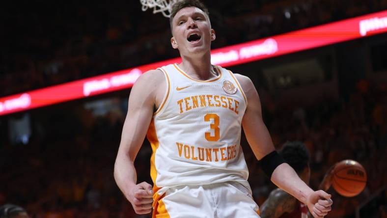 Jan 20, 2024; Knoxville, Tennessee, USA; Tennessee Volunteers guard Dalton Knecht (3) reacts after dunking the ball against the Alabama Crimson Tide during the second half at Thompson-Boling Arena at Food City Center. Mandatory Credit: Randy Sartin-USA TODAY Sports