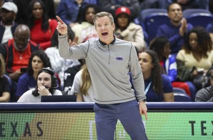 Jan 24, 2024; Houston, Texas, USA; Florida Atlantic Owls head coach Dusty May reacts during the second half against the Rice Owls at Tudor Fieldhouse. Mandatory Credit: Troy Taormina-USA TODAY Sports
