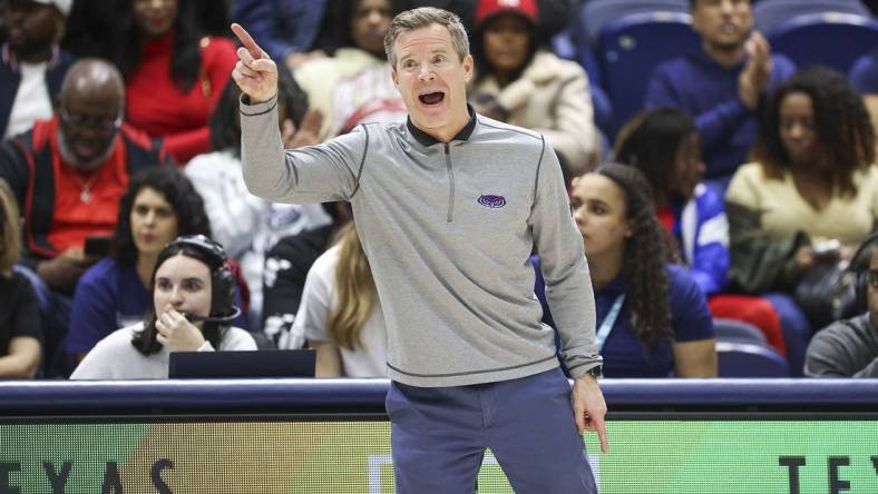 Jan 24, 2024; Houston, Texas, USA; Florida Atlantic Owls head coach Dusty May reacts during the second half against the Rice Owls at Tudor Fieldhouse. Mandatory Credit: Troy Taormina-USA TODAY Sports