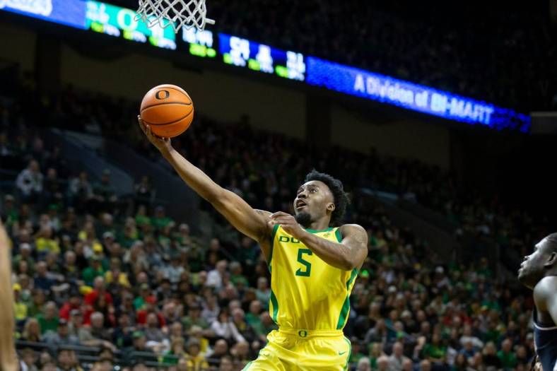 Oregon guard Jermaine Couisnard goes up for a shot as the Oregon Ducks host the Arizona Wildcats Saturday, Jan. 27, 2024 at Matthew Knight Arena in Eugene, Ore.