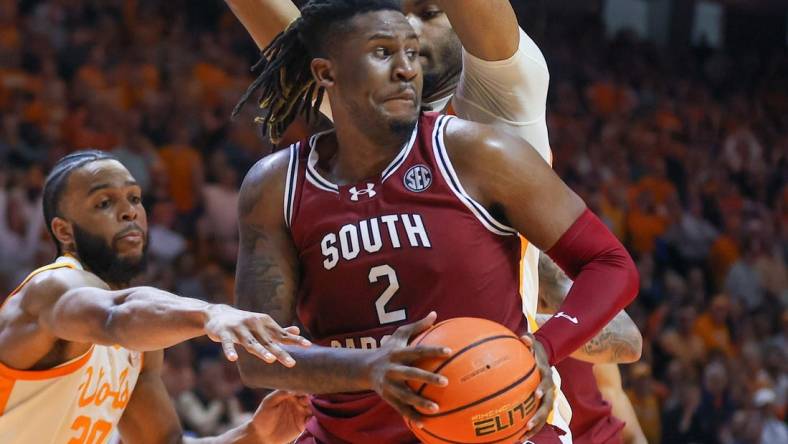 Jan 30, 2024; Knoxville, Tennessee, USA; South Carolina Gamecocks forward B.J. Mack (2) moves the ball against the Tennessee Volunteers during the second half at Thompson-Boling Arena at Food City Center. Mandatory Credit: Randy Sartin-USA TODAY Sports