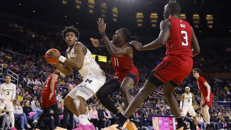 Feb 3, 2024; Ann Arbor, Michigan, USA;  Michigan Wolverines forward Tarris Reed Jr. (32) is defended by Rutgers Scarlet Knights center Clifford Omoruyi (11) in the first half at Crisler Center. Mandatory Credit: Rick Osentoski-USA TODAY Sports