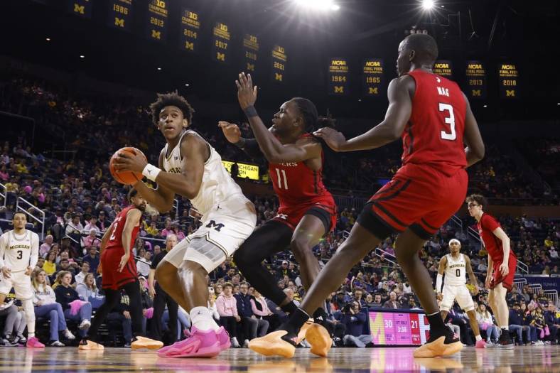 Feb 3, 2024; Ann Arbor, Michigan, USA;  Michigan Wolverines forward Tarris Reed Jr. (32) is defended by Rutgers Scarlet Knights center Clifford Omoruyi (11) in the first half at Crisler Center. Mandatory Credit: Rick Osentoski-USA TODAY Sports