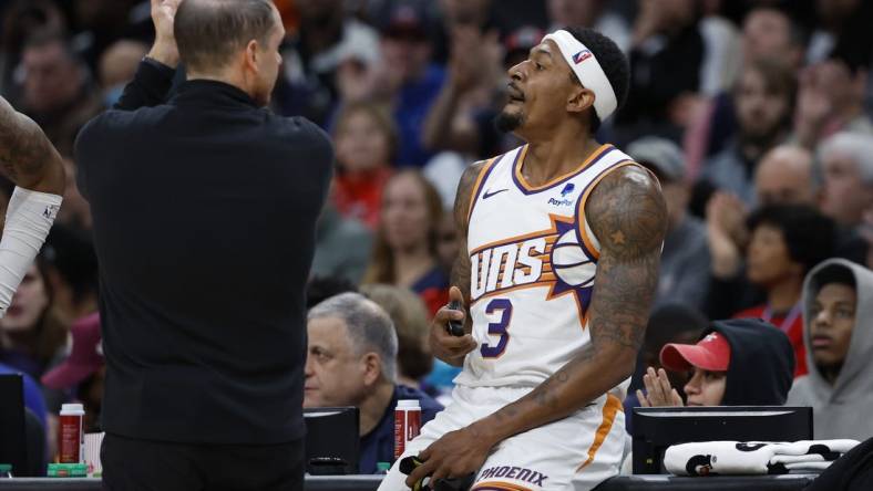 Feb 4, 2024; Washington, District of Columbia, USA; Phoenix Suns head coach Frank Vogel (L) applauds Suns guard Bradley Beal (3) after removing him from the game against the Washington Wizards in the second half at Capital One Arena. Mandatory Credit: Geoff Burke-USA TODAY Sports