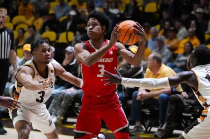 Feb 6, 2024; Laramie, Wyoming, USA; New Mexico Lobos guard Tru Washington (3) looks to pass against Wyoming Cowboys guard Sam Griffin (3) during the first half at Arena-Auditorium. Mandatory Credit: Troy Babbitt-USA TODAY Sports