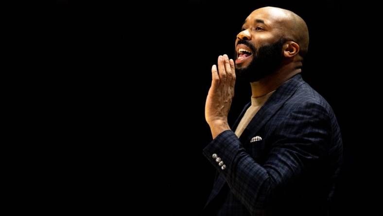 Villanova Wildcats head coach Kyle Neptune speaks to his players in the first half of the NCAA basketball game between Xavier Musketeers and Villanova Wildcats at the Cintas Center in Cincinnati on Wednesday, Feb. 7, 2024.