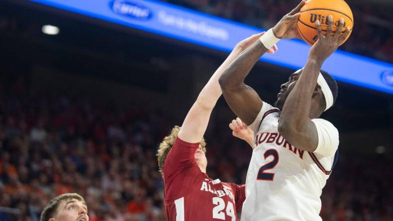 Auburn Tigers forward Jaylin Williams (2) goes up for a layup as Auburn Tigers take on Alabama Crimson Tide at Neville Arena in Auburn, Ala., on Wednesday, Feb. 7, 2024. Auburn Tigers defeated Alabama Crimson Tide 99-81.