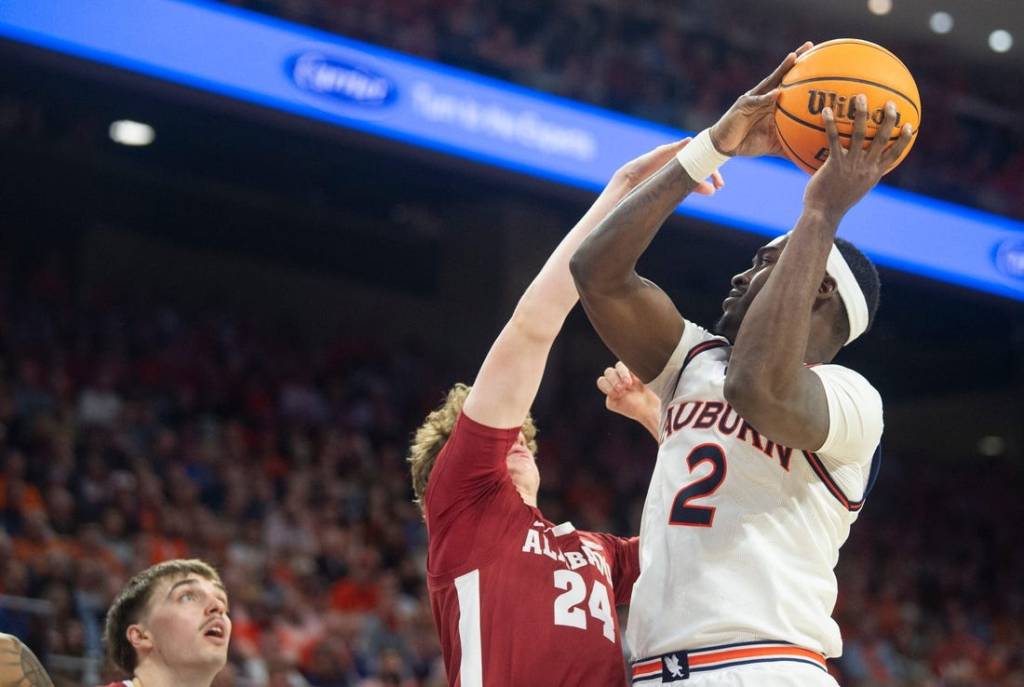 Auburn Tigers forward Jaylin Williams (2) goes up for a layup as Auburn Tigers take on Alabama Crimson Tide at Neville Arena in Auburn, Ala., on Wednesday, Feb. 7, 2024. Auburn Tigers defeated Alabama Crimson Tide 99-81.