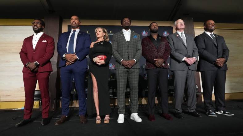Feb 8, 2024; Las Vegas, NV, USA; Pro Football Hall of Fame Class of 2024 inductees pose at press conference at the Resorts World Theatre. From left: Patrick Willis, Julius Peppers, Misty McMichael (representing Steve McMichael), Andre Johnson, Devin Hester, Randy Grdishar and Dwight Freeney. Mandatory Credit: Kirby Lee-USA TODAY Sports