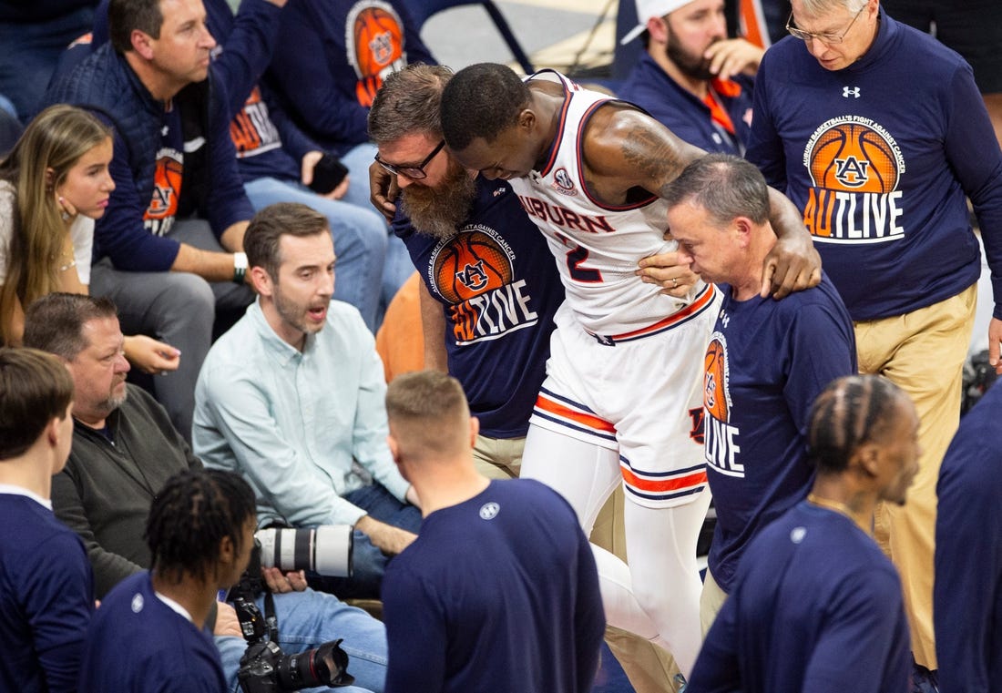 Auburn Tigers forward Jaylin Williams (2) leaves the game with an apparent knee injury as Auburn Tigers take on Kentucky Wildcats at Neville Arena in Auburn, Ala., on Saturday, Feb. 17, 2024. Kentucky Wildcats defeated Auburn Tigers 70-59.