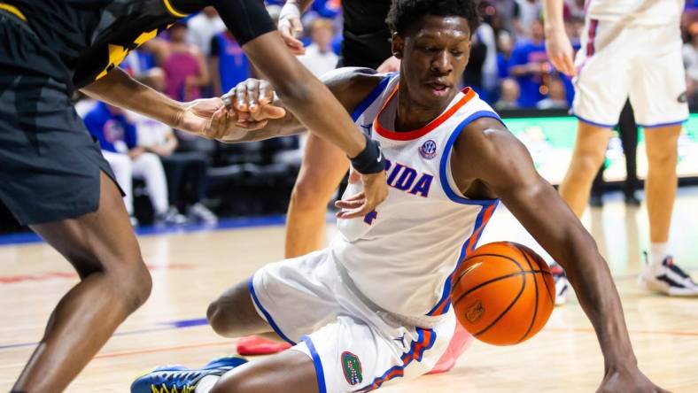 Florida Gators forward Tyrese Samuel (4) goes after a loose ball during the first half. The Florida men   s basketball team hosted the Missouri Tigers at Exactech Arena at the Stephen C. O   Connell Center in Gainesville, FL on Wednesday, February 28, 2024. [Doug Engle/Ocala Star Banner]