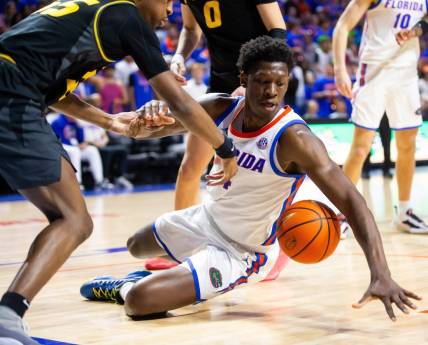 Florida Gators forward Tyrese Samuel (4) goes after a loose ball during the first half. The Florida men   s basketball team hosted the Missouri Tigers at Exactech Arena at the Stephen C. O   Connell Center in Gainesville, FL on Wednesday, February 28, 2024. [Doug Engle/Ocala Star Banner]