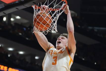 Feb 28, 2024; Knoxville, Tennessee, USA; Tennessee Volunteers guard Dalton Knecht (3) dunks the ball against the Auburn Tigers during the second half at Thompson-Boling Arena at Food City Center. Mandatory Credit: Randy Sartin-USA TODAY Sports