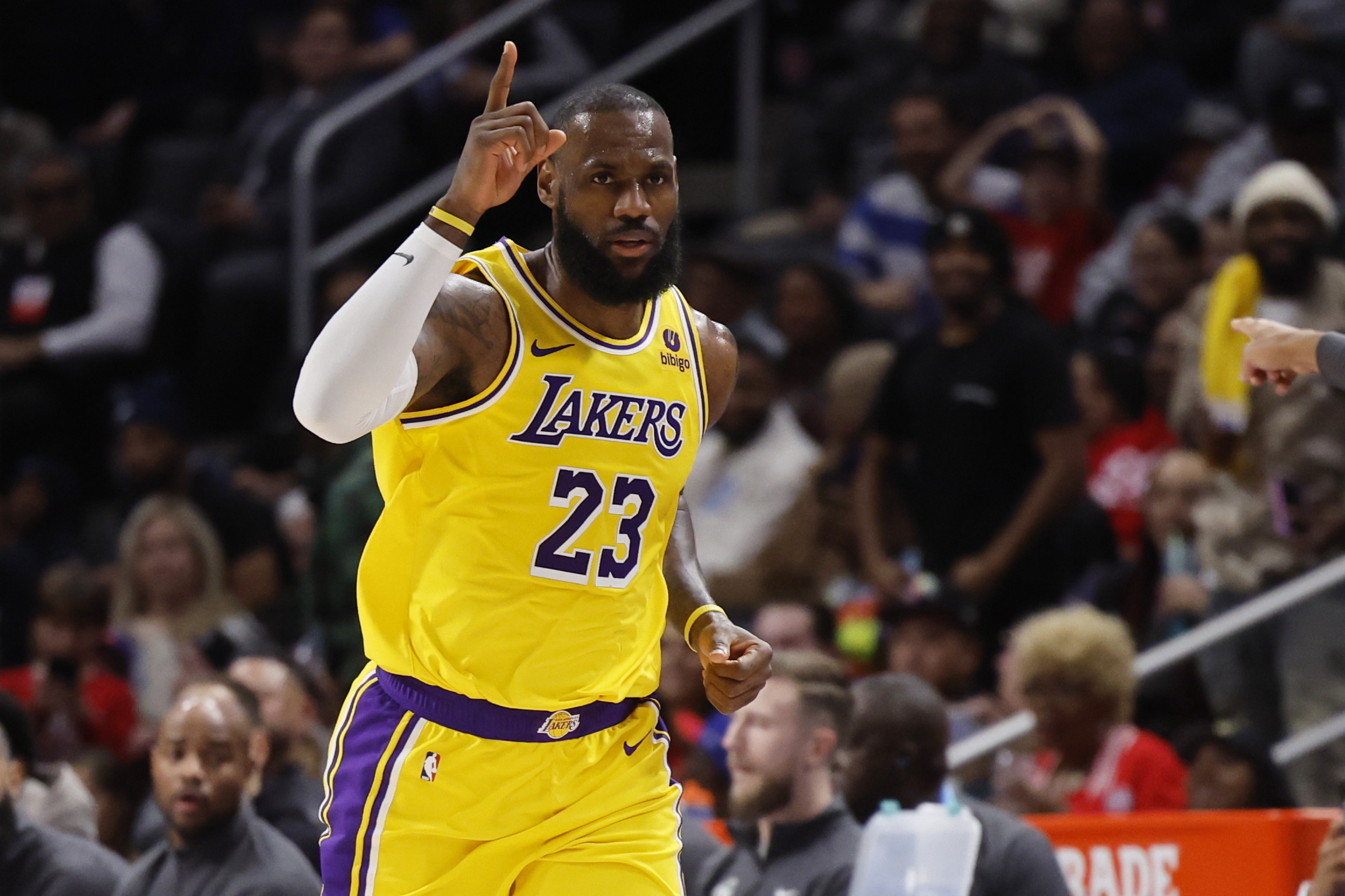 LeBron James provides injury update with Los Angeles Lakers battling ...