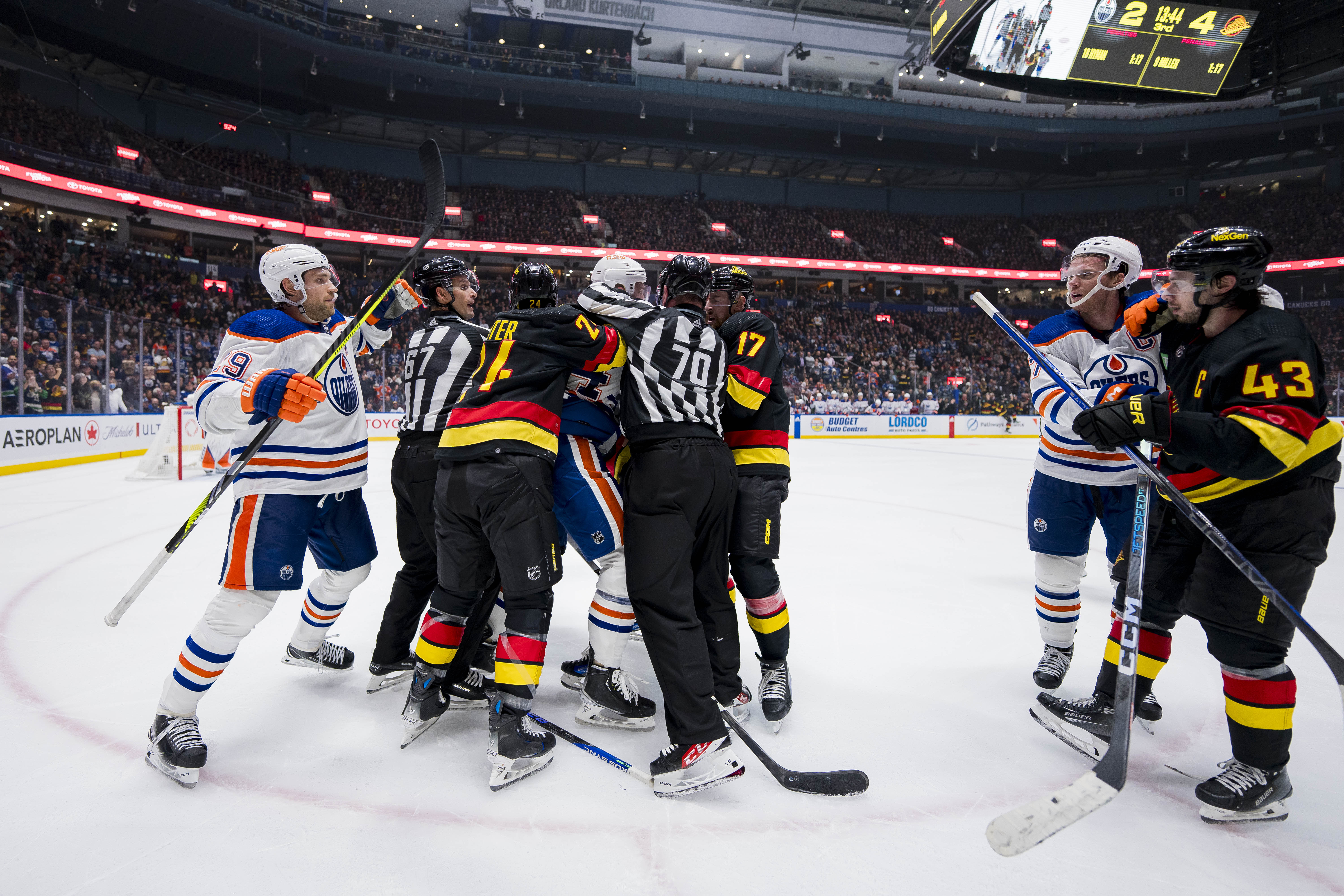 NHL: Edmonton Oilers at Vancouver Canucks