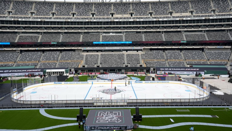 NHL: Stadium Series - MetLife Stadium preparations