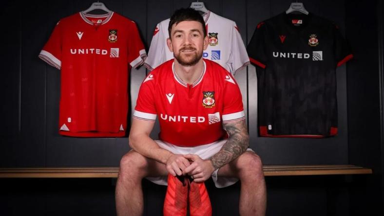 Jack Marriott signs with Wrexham.