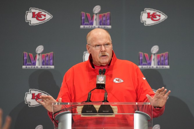 Fake Andy Reid arrives in Las Vegas in search of 'the perfect cheeseburger'
